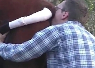 Fingering this juicy horse